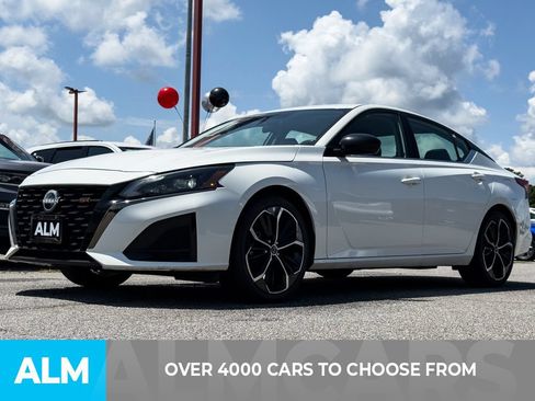 Used 2024 Nissan Altima 2.5 SR FWD image 2