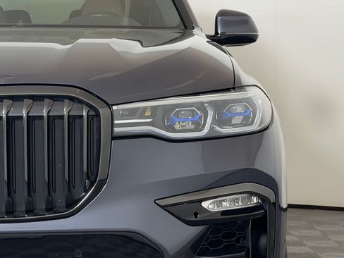 Used 2021 BMW X7 M50i w/ Dynamic Handling Package AWD/4WD image 11