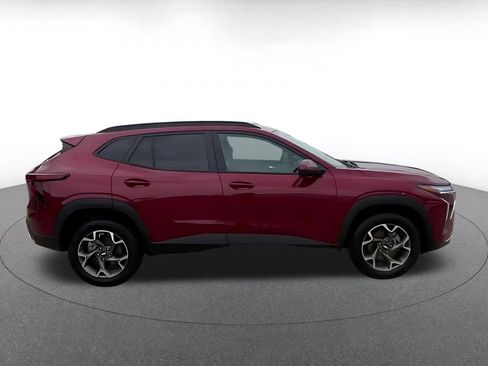 Used 2025 Chevrolet Trax LT FWD image 15