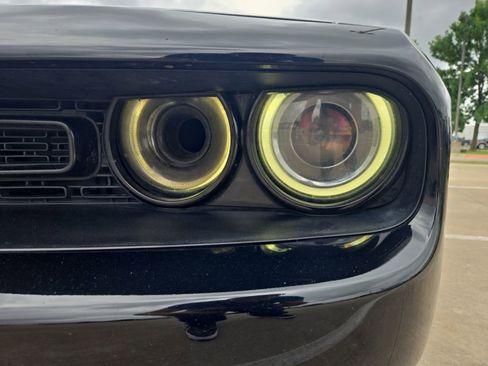 Used 2016 Dodge Challenger R/T Scat Pack w/ Leather Interior Group RWD image 10