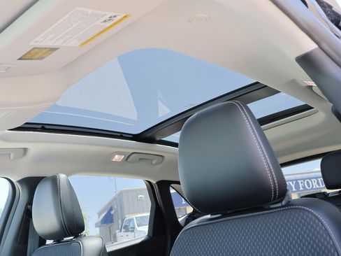 New 2025 Ford Escape SE image 13