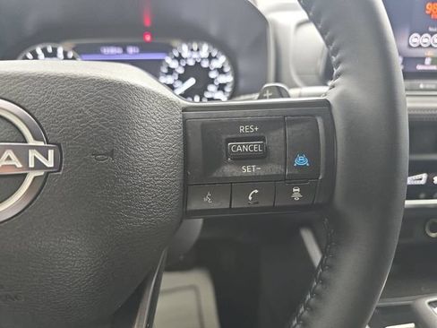 Used 2025 Nissan Rogue SV w/ SV Premium Package FWD image 18