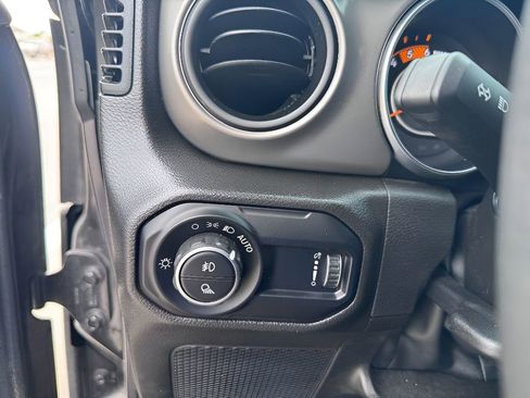 Used 2023 Jeep Gladiator Willys image 13