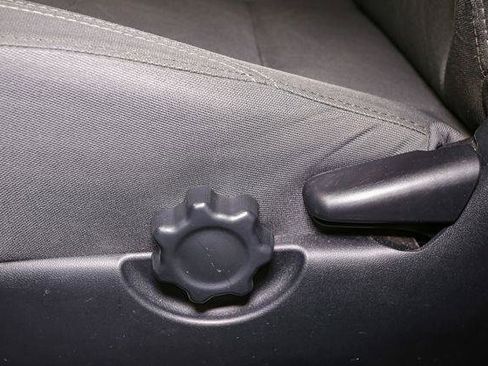 Used 2017 Toyota Tacoma TRD Sport image 42