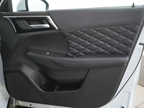 Used 2023 Mitsubishi Outlander SEL image 13