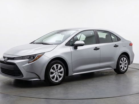 Used 2025 Toyota Corolla LE FWD image 3