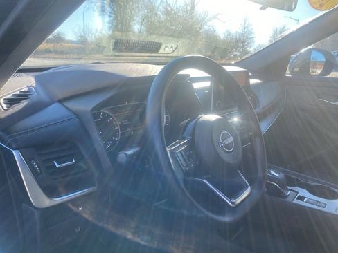 Used 2023 Nissan Rogue SV image 13