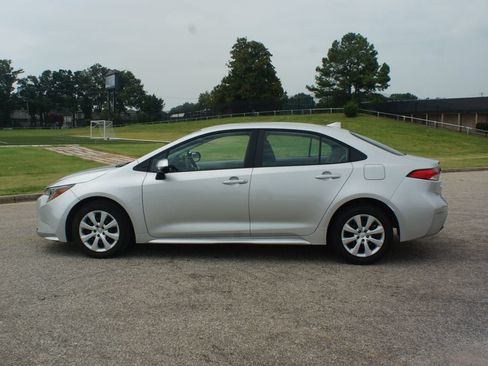Used 2024 Toyota Corolla LE FWD image 11