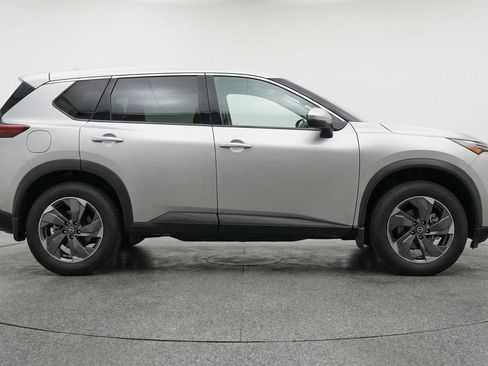 Used 2025 Nissan Rogue SV image 11