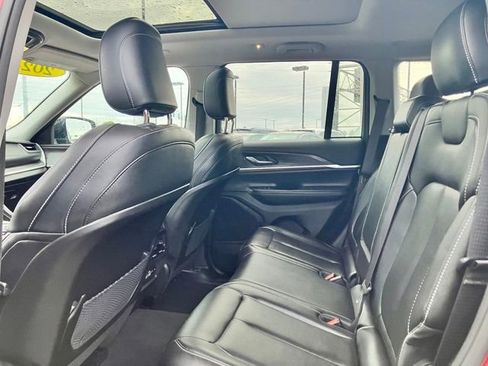 Used 2024 Jeep Grand Cherokee Limited image 16