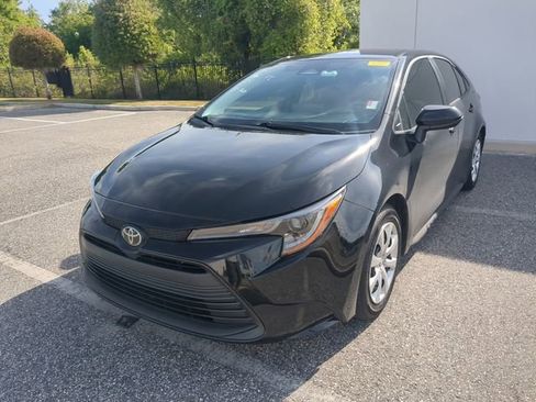 Used 2024 Toyota Corolla LE image 2
