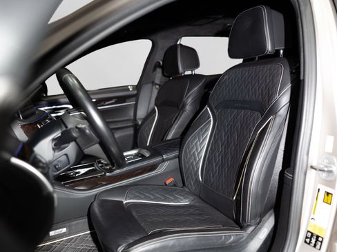 Used 2022 BMW ALPINA B7 xDrive w/ Interior Design Package AWD/4WD image 47