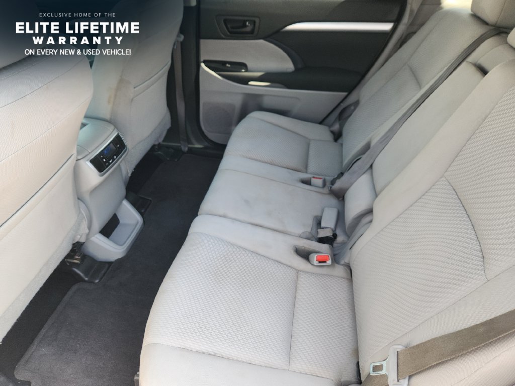 Used 2019 Toyota Highlander LE FWD image 28