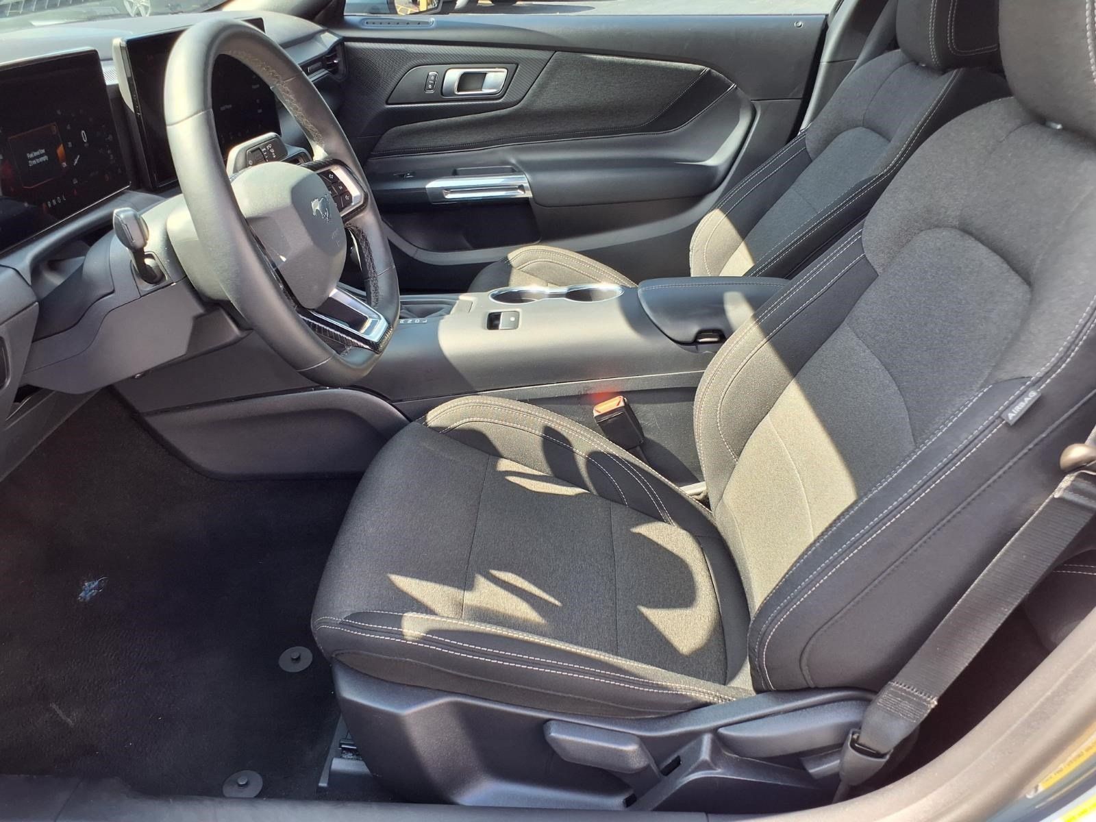 Used 2025 Ford Mustang Coupe RWD image 13