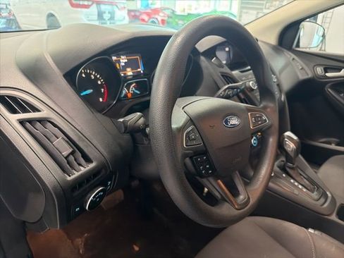 Used 2016 Ford Focus SE FWD image 14