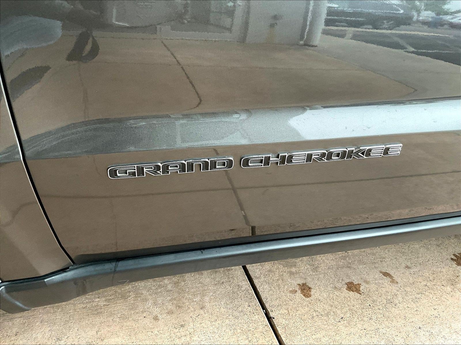 Used 2021 Jeep Grand Cherokee Limited AWD/4WD image 24