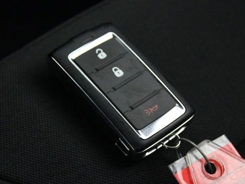 Used 2025 Jeep Grand Cherokee Laredo image 29