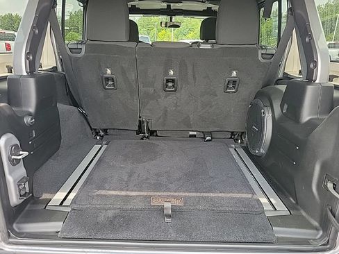 Used 2018 Jeep Wrangler Unlimited Sahara AWD/4WD image 20