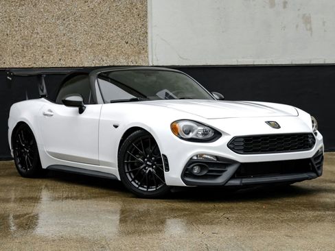 Used 2017 FIAT 124 Spider RWD image 5