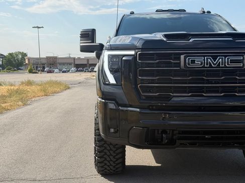 Used 2025 GMC Sierra 2500 AT4X AWD/4WD image 4