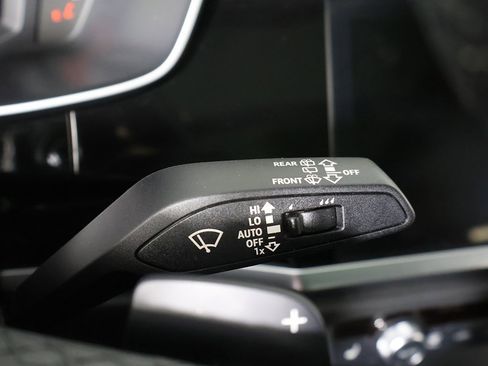 Used 2025 Audi Q3 2.0T Premium image 41