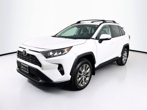 Certified 2020 Toyota RAV4 XLE Premium image 3