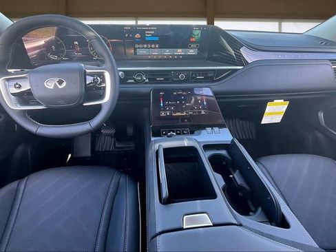 New 2026 INFINITI QX80 Luxe image 16