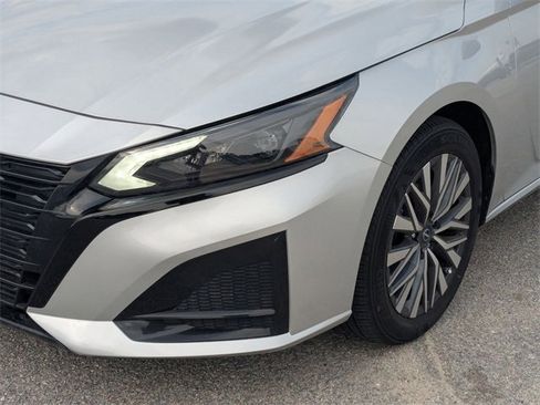 Used 2024 Nissan Altima 2.5 SV image 9