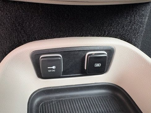 Used 2020 Chrysler Pacifica Touring-L image 24