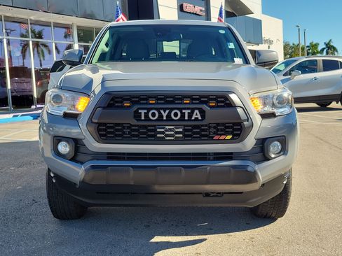 Used 2021 Toyota Tacoma TRD Sport image 2