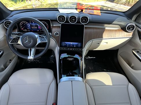 Used 2024 Mercedes-Benz GLC 300 4MATIC image 13