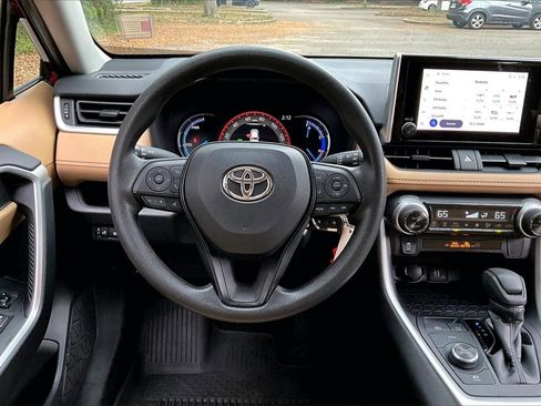 Used 2023 Toyota RAV4 LE image 8