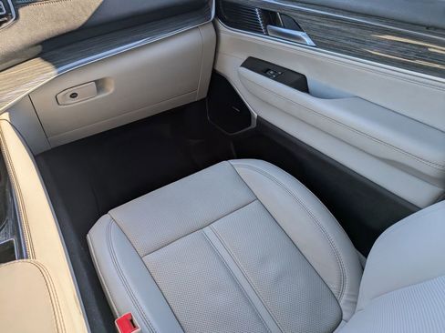 Used 2022 Jeep Wagoneer Series II w/ Premium Group I image 20