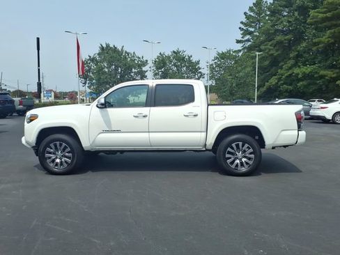Used 2023 Toyota Tacoma Limited AWD/4WD image 3