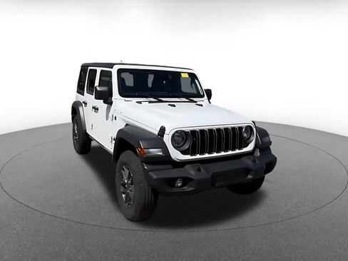 Used 2025 Jeep Wrangler Unlimited Sport AWD/4WD image 3