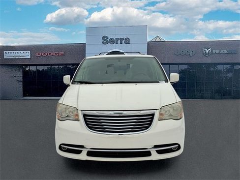 Used 2012 Chrysler Town & Country Touring image 2