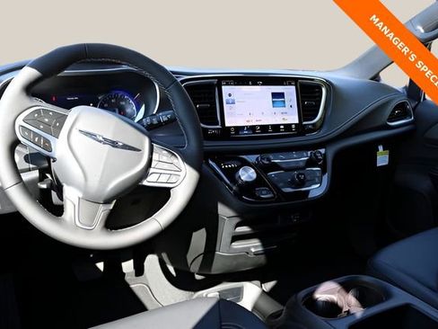 New 2026 Chrysler Pacifica Select image 13