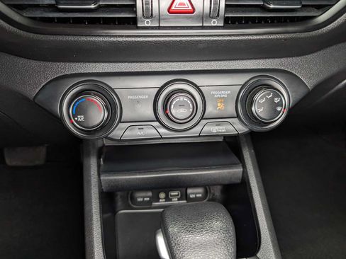 Used 2020 Kia Forte LXS FWD image 28