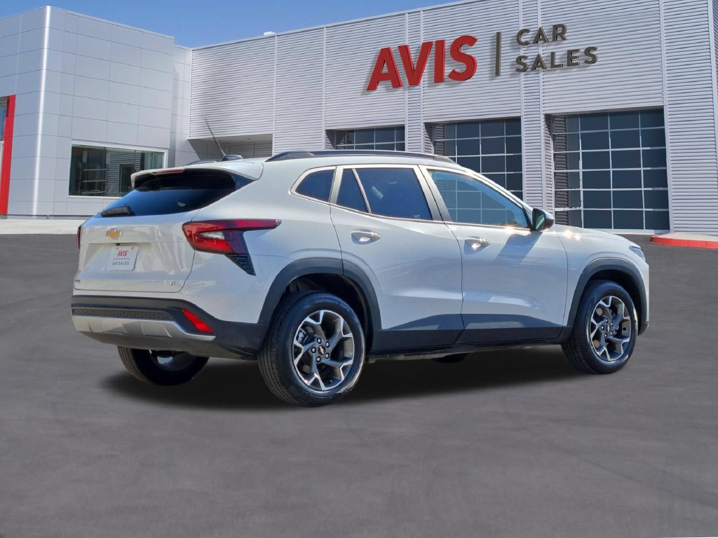 Used 2026 Chevrolet Trax LT FWD image 6