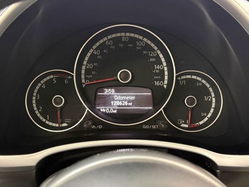 Used 2014 Volkswagen Beetle TDI image 27