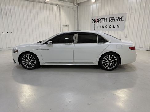 Used 2020 Lincoln Continental w/ Premium Package image 2