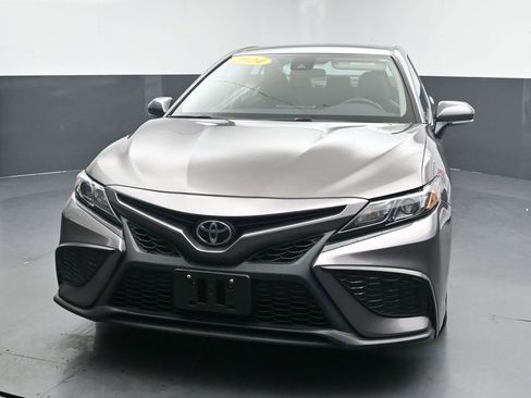 Used 2024 Toyota Camry SE FWD image 4
