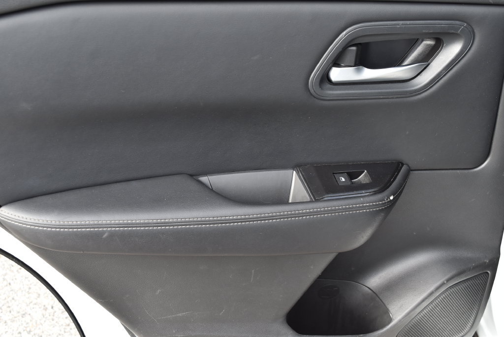 Used 2024 Nissan Rogue SV AWD/4WD image 11