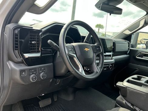 Used 2025 Chevrolet Silverado 2500 LT w/ Convenience Package AWD/4WD image 10