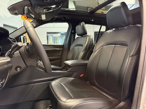 Used 2024 Jeep Grand Cherokee Limited w/ Luxury Tech Group II AWD/4WD image 9