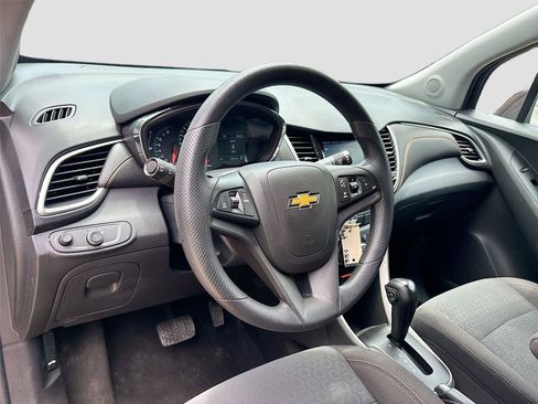 Used 2021 Chevrolet Trax LS w/ Tint and Cruise Package AWD/4WD image 9