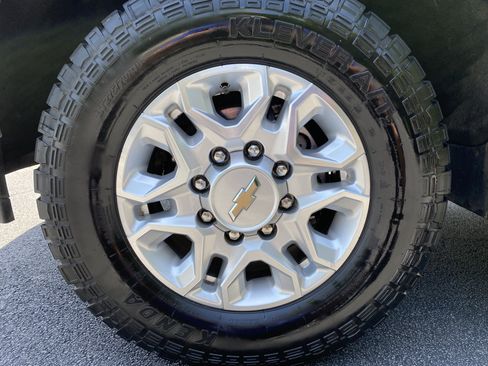 Used 2021 Chevrolet Silverado 2500 LT w/ Convenience Package AWD/4WD image 40