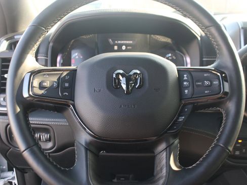 Used 2025 RAM 2500 Limited AWD/4WD image 19