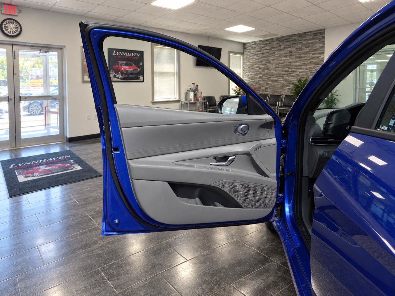 Used 2024 Hyundai Elantra SE FWD image 11