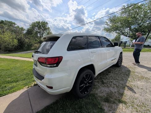 Used 2018 Jeep Grand Cherokee Altitude image 4